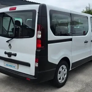 2023 Renault Trafic SL28 9 Seater Minibus - Image 2