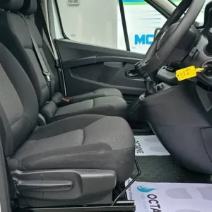 2023 Renault Trafic SL28 9 Seater Minibus - Image 6