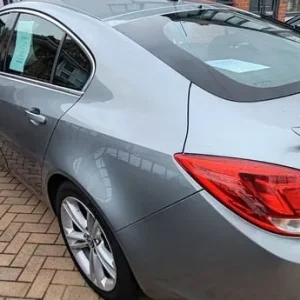 Vauxhall Insignia hatchback 2011 manual 5-door - Image 2