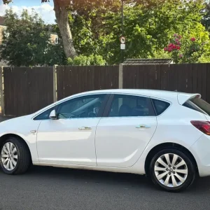 2012 Vauxhall Astra 1.6 Manual Hatchback - Image 3