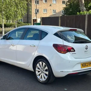 2012 Vauxhall Astra 1.6 Manual Hatchback - Image 4