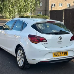 2012 Vauxhall Astra 1.6 Manual Hatchback - Image 5