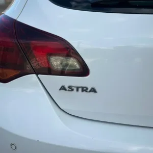 2012 Vauxhall Astra 1.6 Manual Hatchback - Image 7