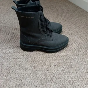 Tommy Hilfiger ladies boots - Image 2