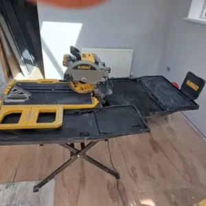 DEWALT D36000 240v Wet Tile Saw and Stand - Image 4