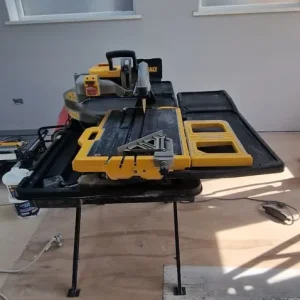 DEWALT D36000 240v Wet Tile Saw and Stand - Image 5