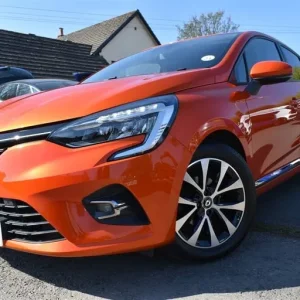 2019 Renault Clio ICONIC TCE Hatchback Petrol Manual - Image 2
