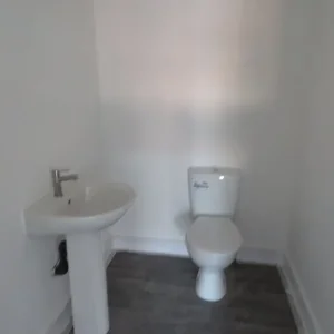 Commercial Premises To Rent / Shop To Rent - Image 3