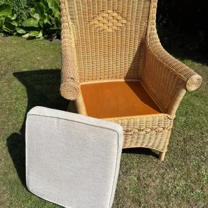 Wicker chair with cushion - Image 2
