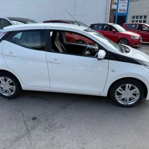 2014 Toyota Aygo 1.0 VVT-i X-pression 5-door Hatchback - Image 5