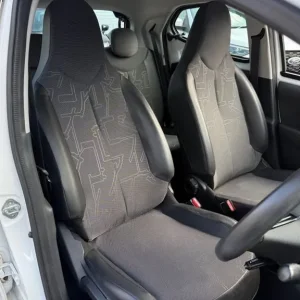 2014 Toyota Aygo 1.0 VVT-i X-pression 5-door Hatchback - Image 6