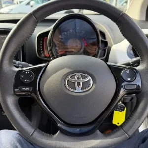 2014 Toyota Aygo 1.0 VVT-i X-pression 5-door Hatchback - Image 8
