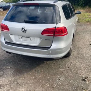2014 Volkswagen Passat B7 2.0 TDI Automatic for parts - Image 3