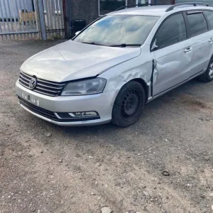 2014 Volkswagen Passat B7 2.0 TDI Automatic for parts - Image 6