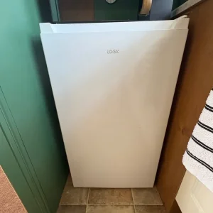 Under-counter fridge and chest freezer