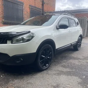 2013 Nissan Qashqai 7-seater with 360 view cameras - Image 2