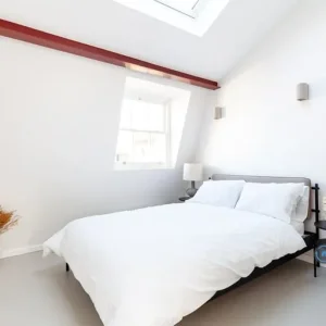 1 bedroom loft flat in Plymouth, England - Image 7