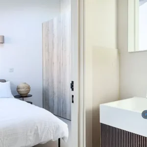 1 bedroom loft flat in Plymouth, England - Image 8