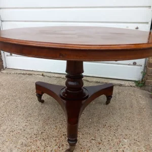 Round Victorian Dining Table – 120 cm diameter, 75 cm tall