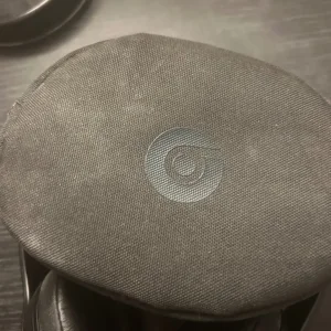 Beats headphones with case, box, and charger - Image 3
