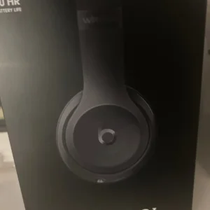 Beats headphones with case, box, and charger - Image 4