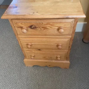 Rustic pine bedside table - Image 2