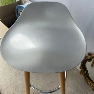 1 x bar stool