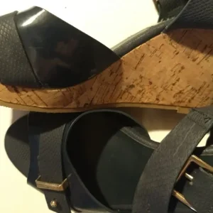 Strappy cork wedge heels - Image 7