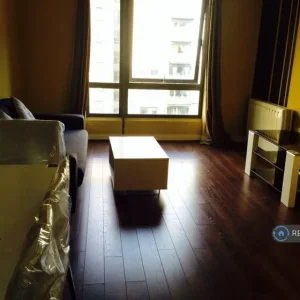 1 bedroom flat in Trentham Court, London, W3 (1 bed) (#2585104) - Image 2
