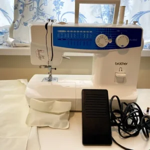 Brother XL 5012 Sewing Machine and accessories - Image 2