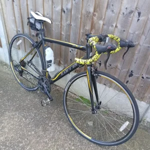 Carrera Zelos racing bike medium alloy frame 14speed - Image 2