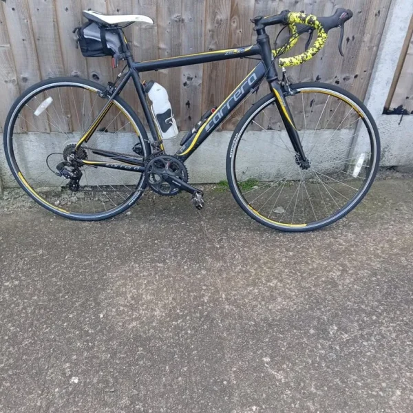 Carrera Zelos racing bike medium alloy frame 14speed