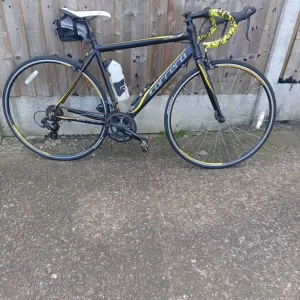 Carrera Zelos racing bike medium alloy frame 14speed