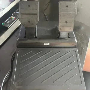 Hori steering wheel and pedals for Xbox - Image 3