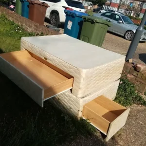 Double bed base with drawers - Image 2