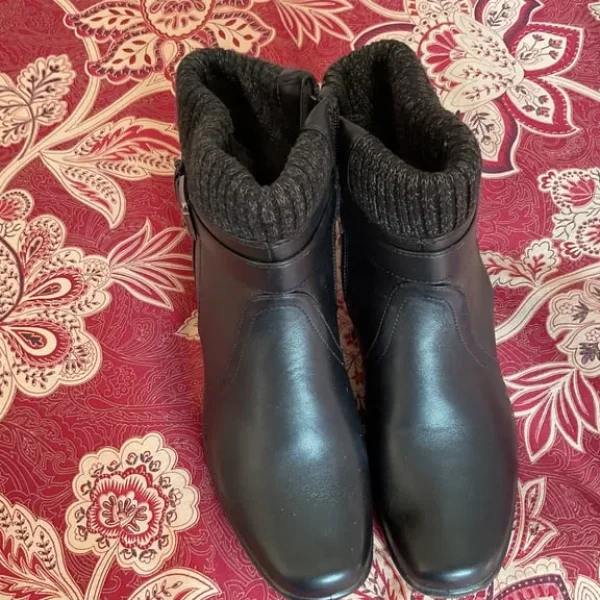 Women’s ankle boots size 4