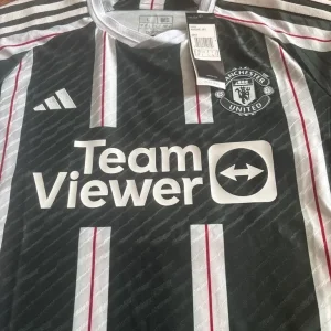 Man Utd away shirt