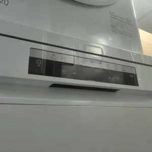 LIKE NEW WHITE HISENSE 60CM WIDE WIFI ENABLED SMART FULL SIZE DISHWASHER - Image 2
