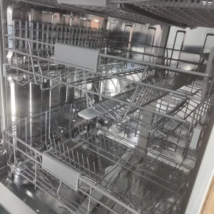 LIKE NEW WHITE HISENSE 60CM WIDE WIFI ENABLED SMART FULL SIZE DISHWASHER - Image 5