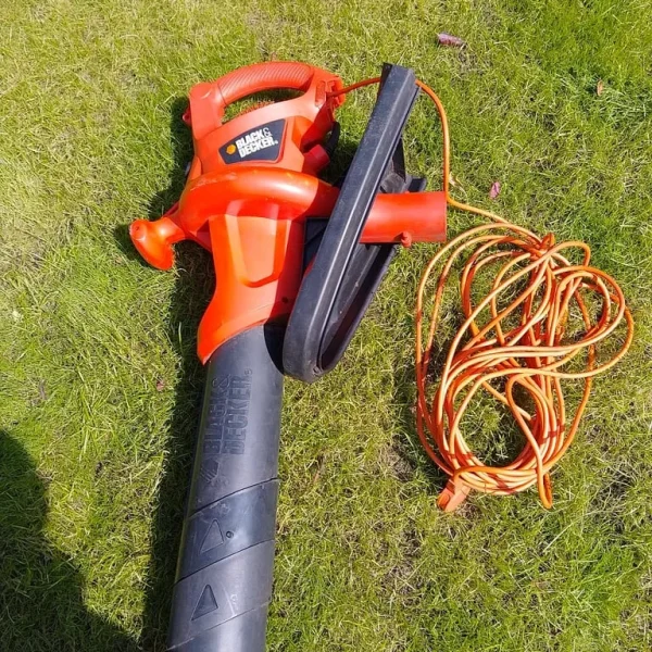 Black & Decker Leaf Blower and Vacuum