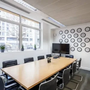 Private Serviced Offices: 15 to 1000 Desks Available - Image 6