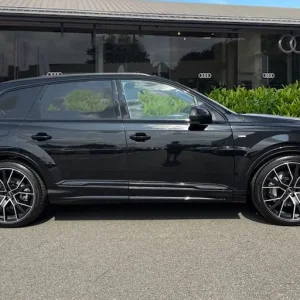 2025 Audi Q7 3.0 TDI V6 50 Black Edition - Image 3