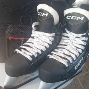 CCM ice skates uk 3.5 - Image 2
