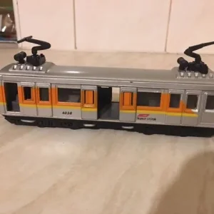 SCALE MODEL ELECTRIC COMMUTER TRAIN - Image 3