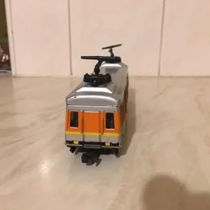 SCALE MODEL ELECTRIC COMMUTER TRAIN - Image 4