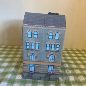 Designa fashion school dollhouse - Image 5