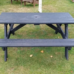 Solid wood garden picnic table - Image 2