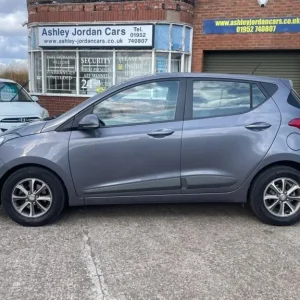 Hyundai i10 1.2 Premium 5-door Petrol - Image 3