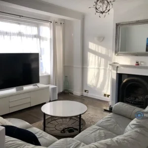 3 bedroom semi-detached with office/gym and off-street parking - Image 3