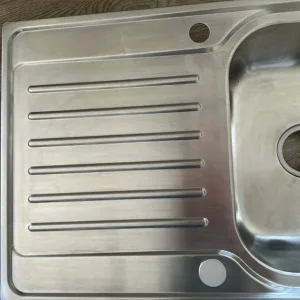 Kitchen single stainless steel sink and overflow - Image 4